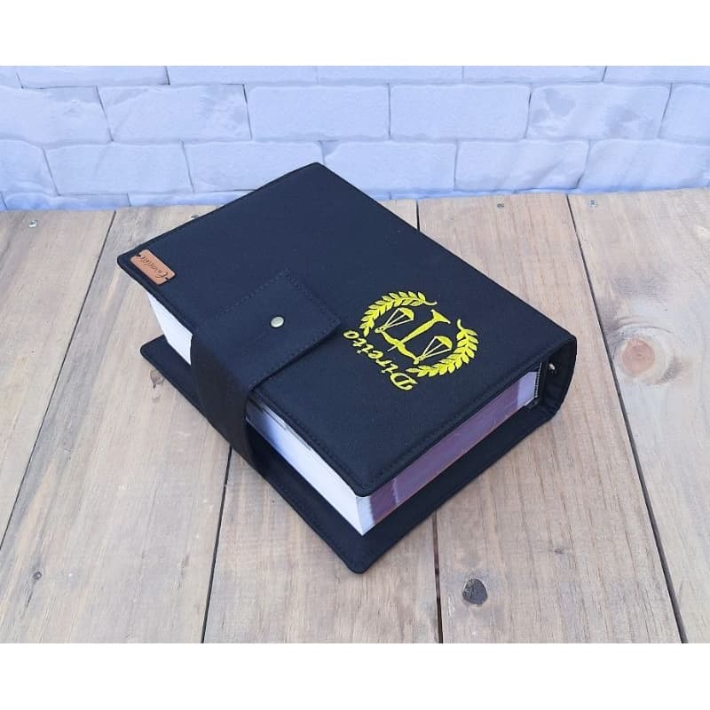 capa para o livro vade mecum tradicional sem alças, bordada com o símbolo do direito