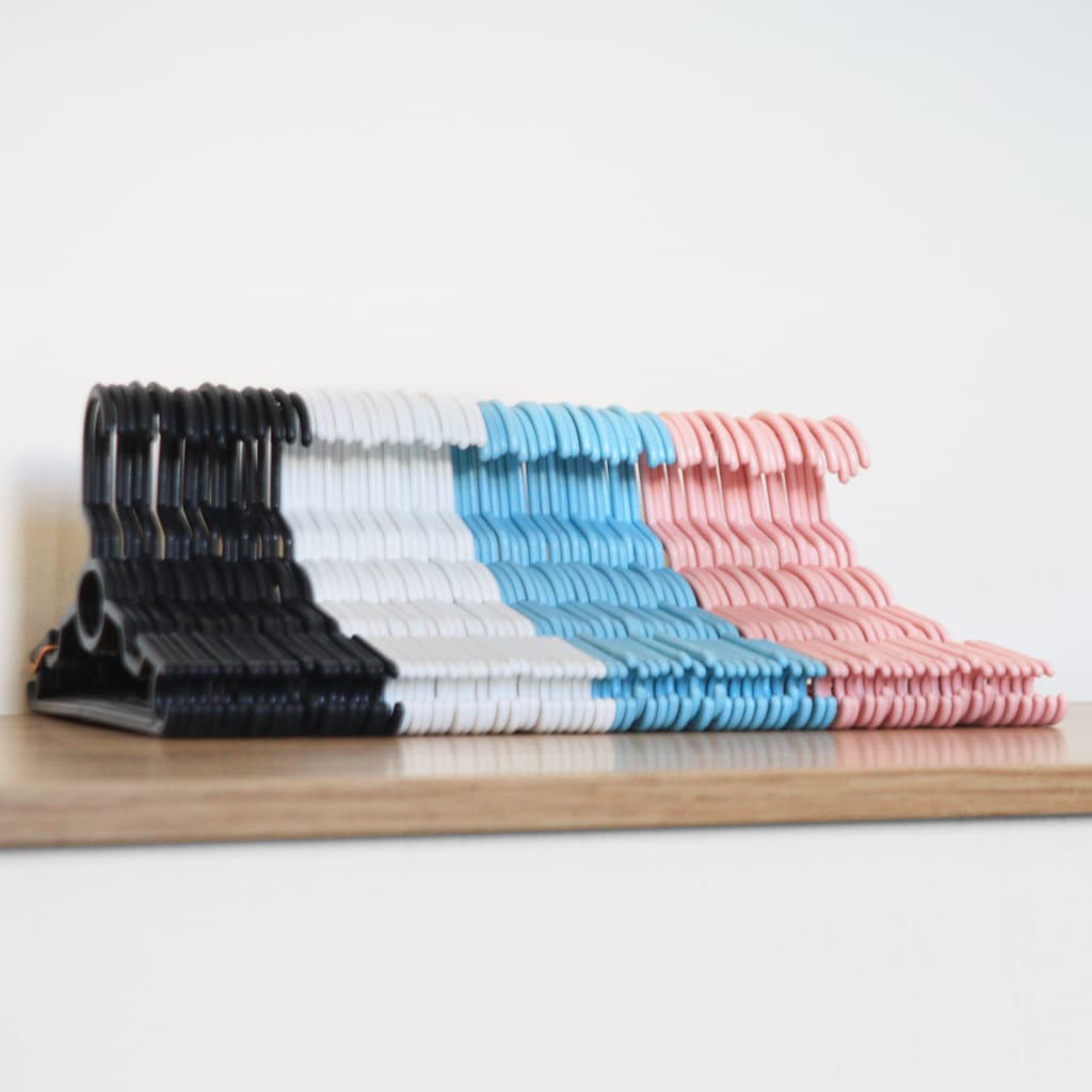 Kit até 100 Cabides Infantil Bebê Baby Reforçado Plástico Cruzeta Roupa Resistente Premium