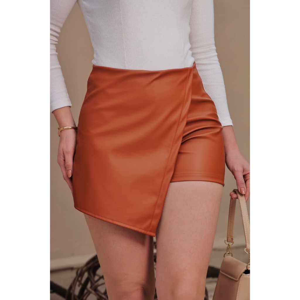 Short Saia Couro Fake Cintura Alta Com Zíper Na Lateral