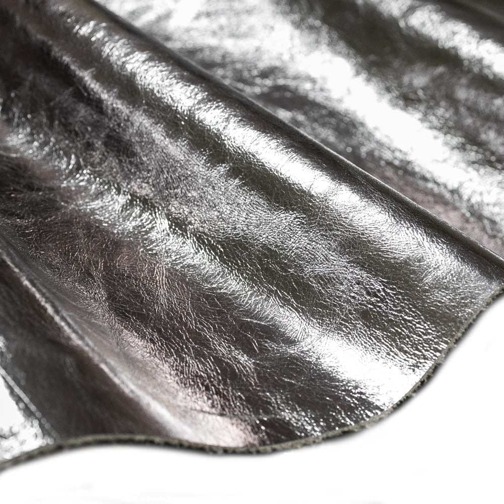 Painel de Couro Legítimo Tipo Cristal - 25x35cm Retalho – Placa com Acabamento Espelhado Alto Brilho - Cor: Prata Velho