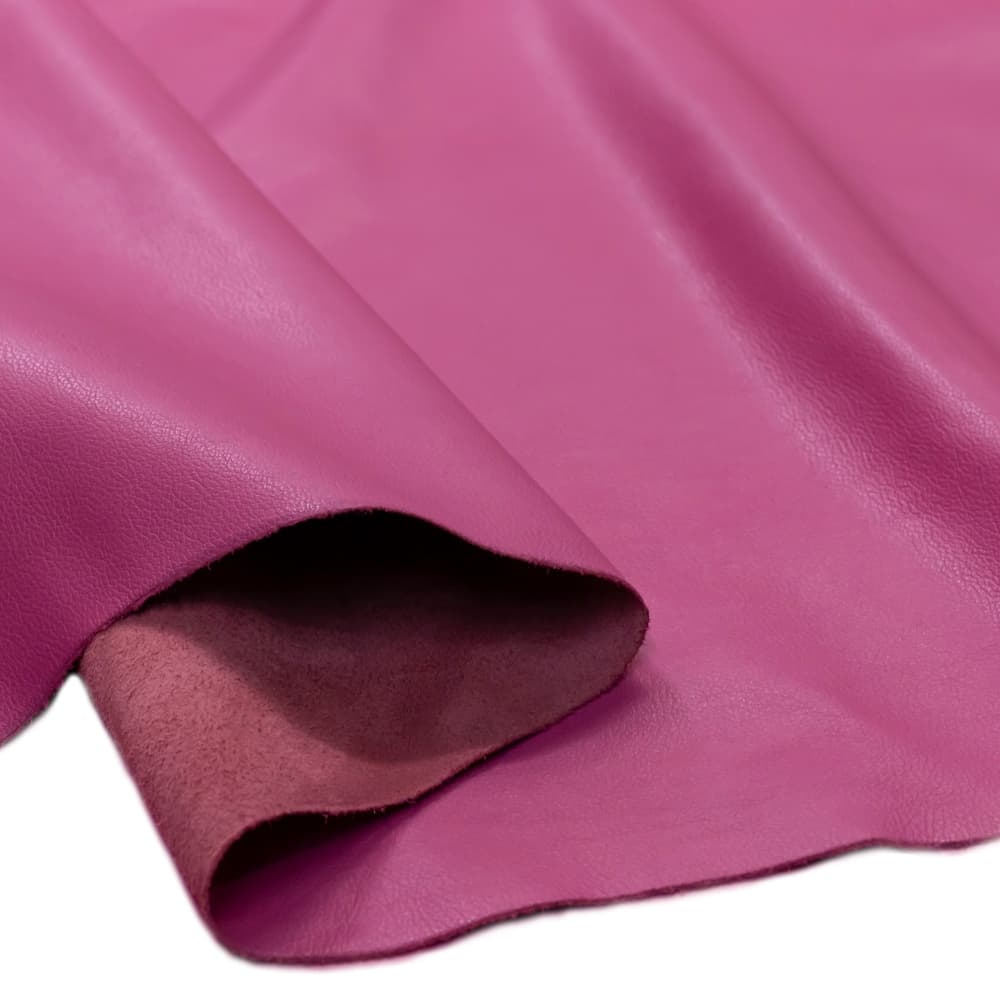 Painel de Couro Legítimo Tipo Fly 25x35cm – Placa Natural e Macia - Retalho Pedaço 10/12 linhas - Cor: Rosa Shock