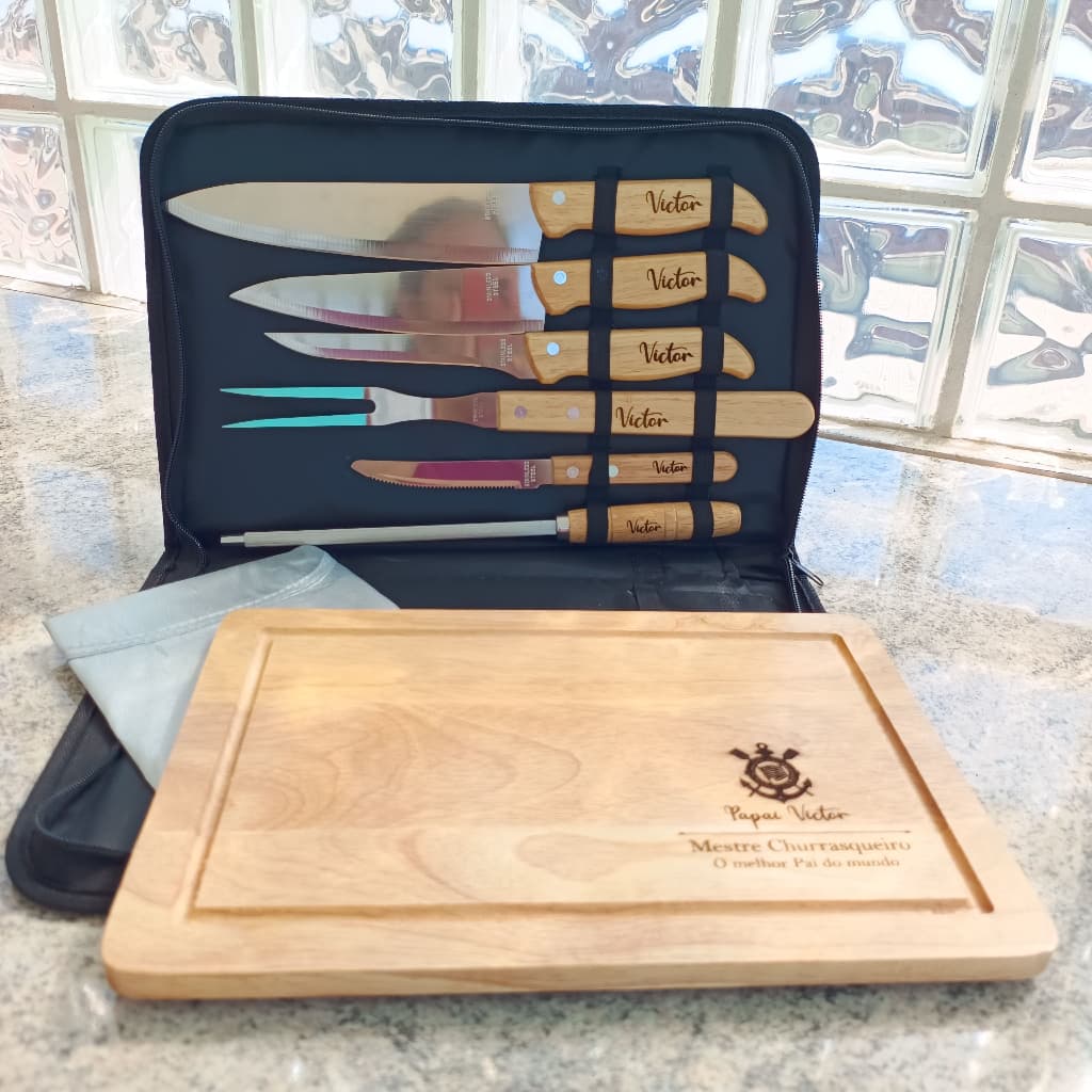 Kit Churrasco Personalizado 8 Peças | Facas Inox Cabo Bambu | Tábua + Maleta | Presente Especial