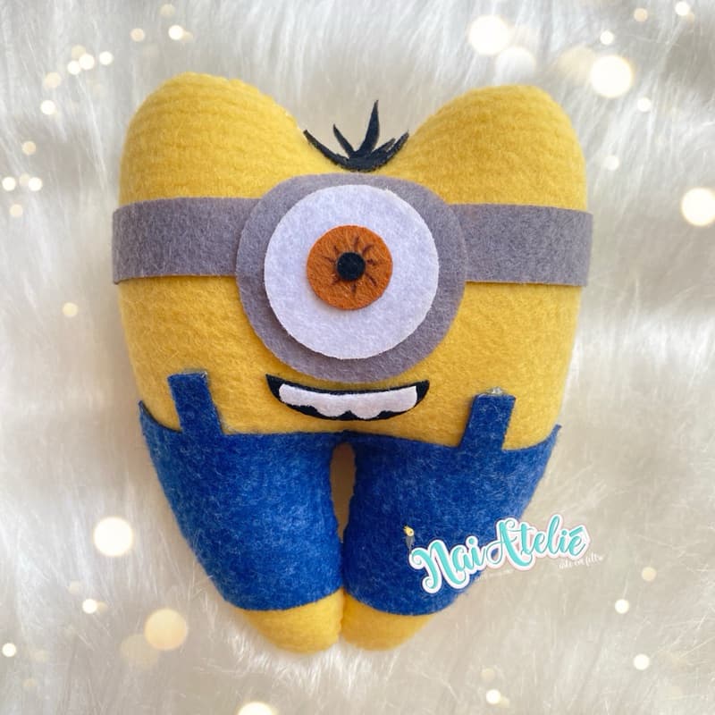 Prendedor de equipo em feltro. Vários temas.