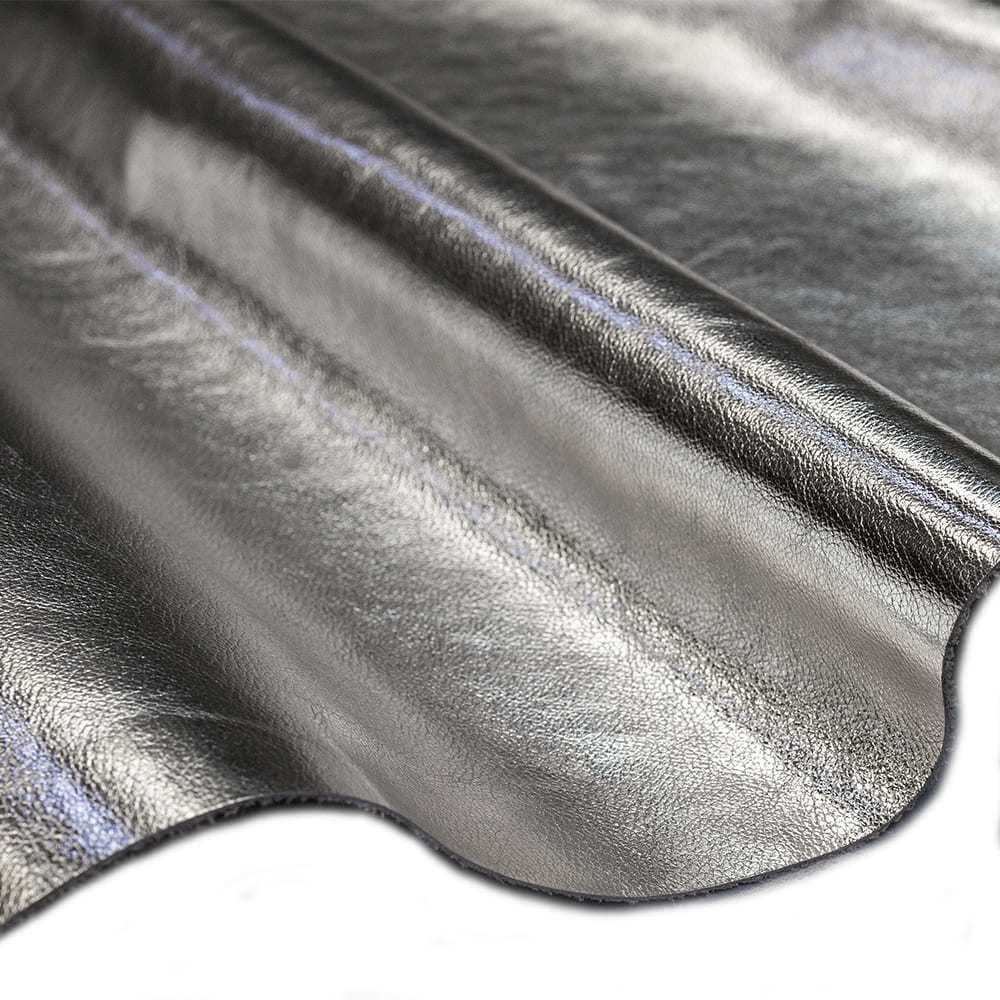 Painel de Couro Genuíno Fly Metal - 25x50cm Retalho Placa com Acabamento Metálico, Brilho Sofisticado - Cor: Prata