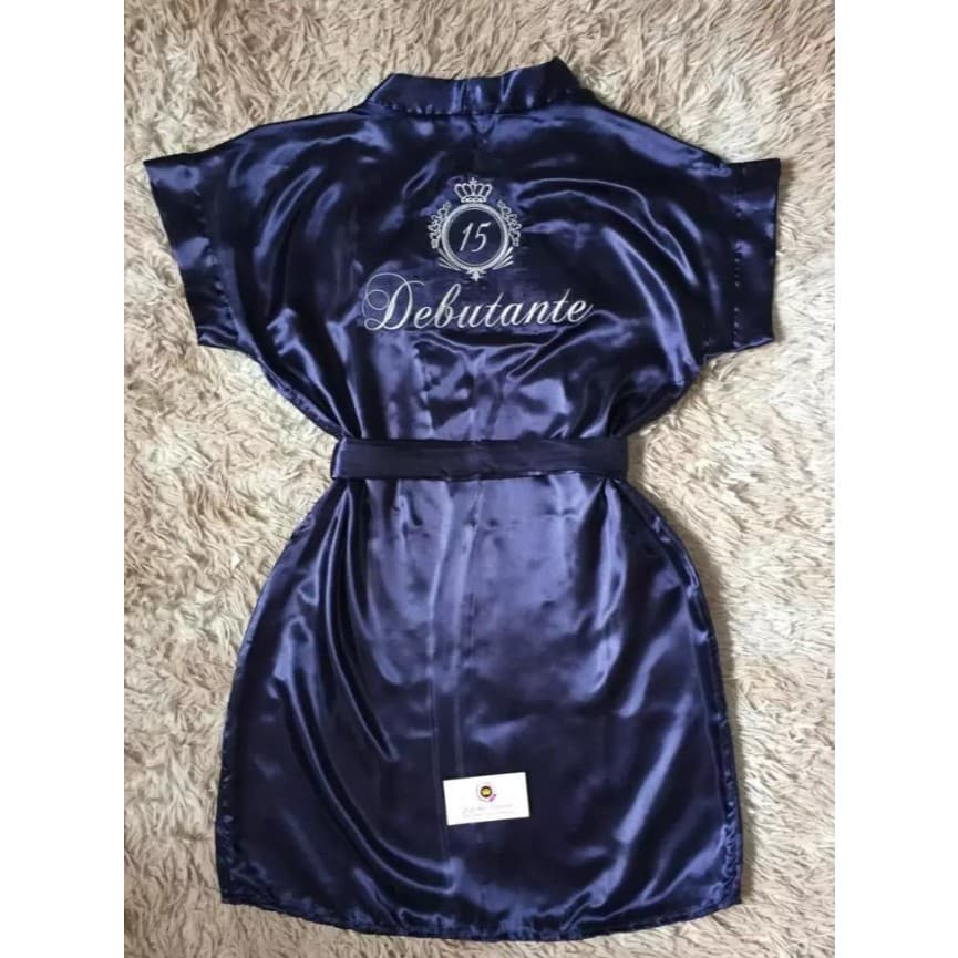 Robie Hobby Robem Robe de Cetim Bordado Debutante Brasão Padrão Promoção *Leia o anúncio antes de efetuar a compra*