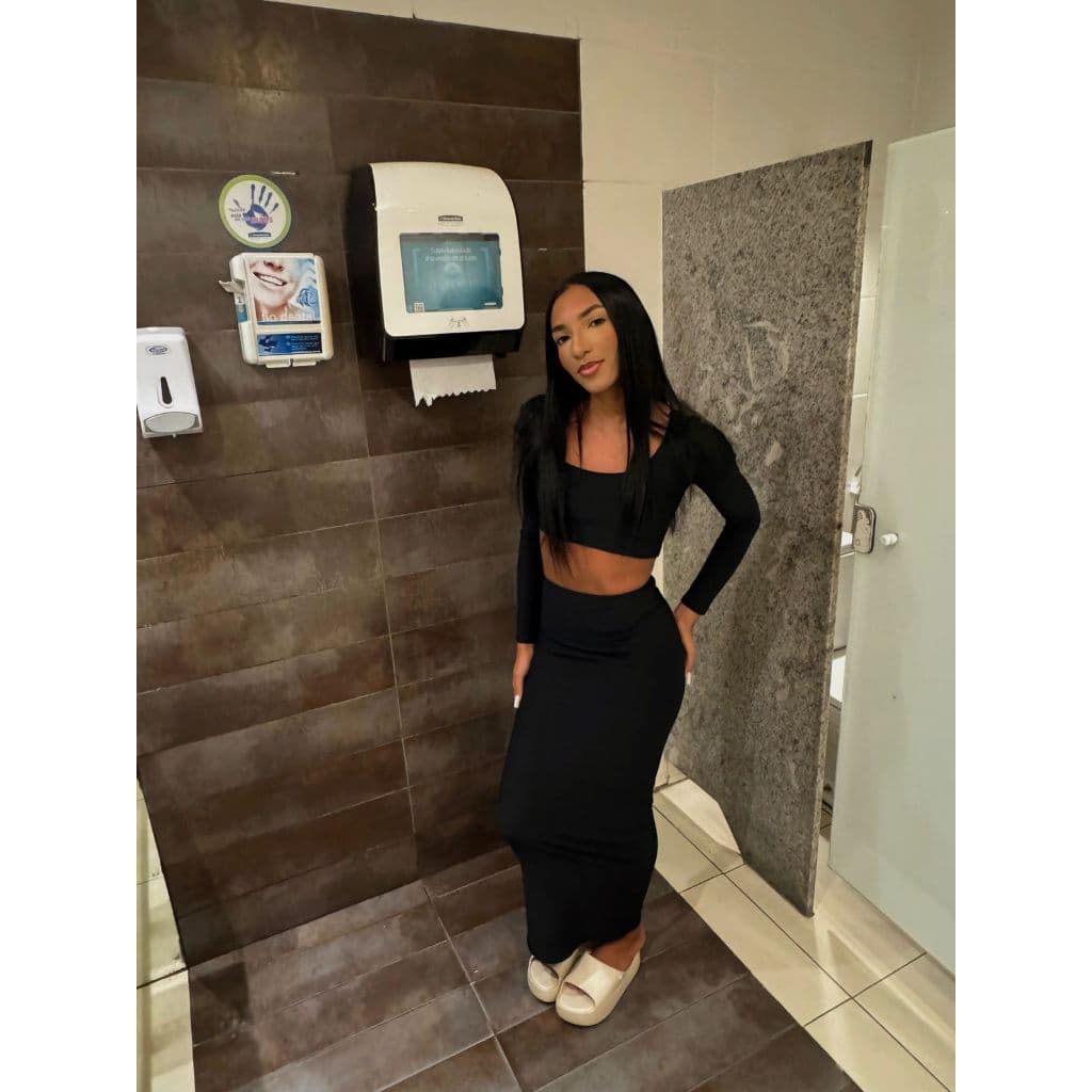 CONJUNTO EVA BLUSA SAIA LONGA PRETO