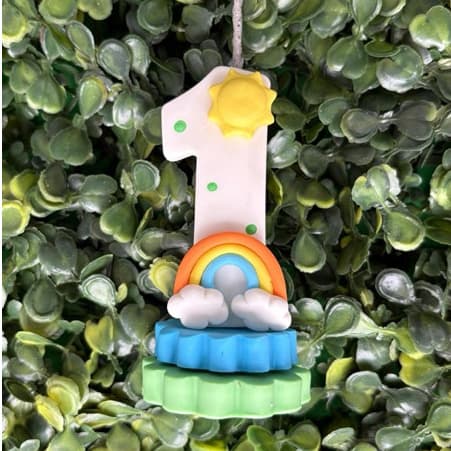 Vela de aniversário 365 sorrisos  arco íris  em biscuit