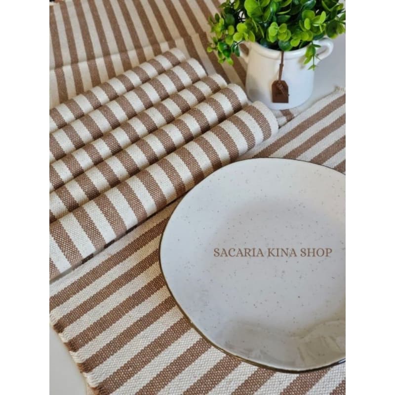 Jogo Americano 7 peças sendo 6 lugares e 1 caminho Decoração Chic