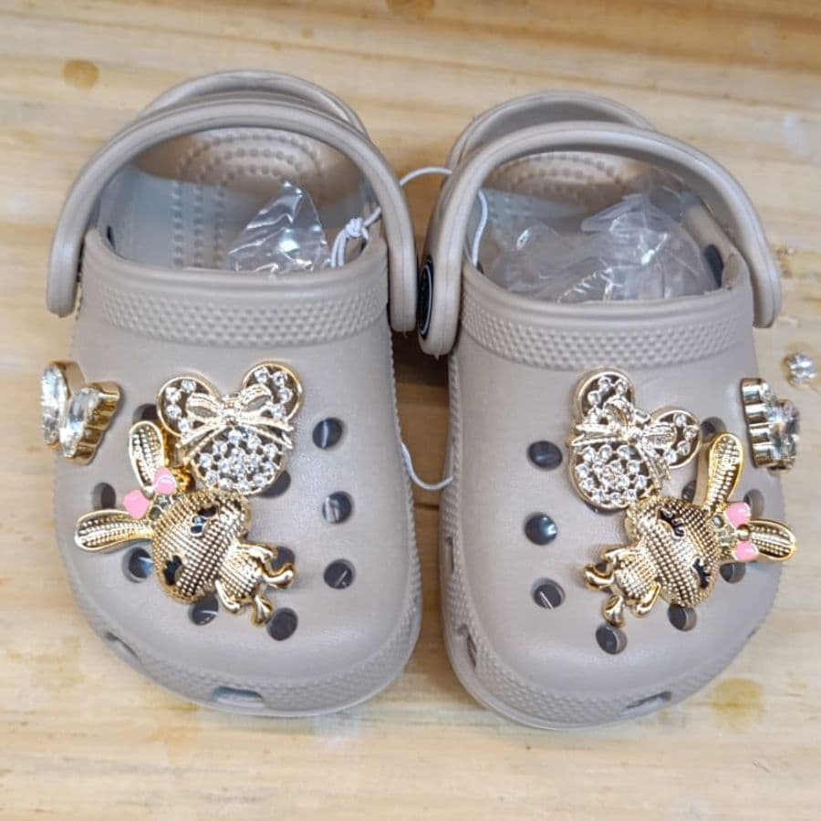 BABUCHE PINGENTES  ALEATÓRIOS  SORTIDOS  SANDÁLIA BEBÊ INFANTIL Unissex Fofinha com pingentes Confortável dia a dia