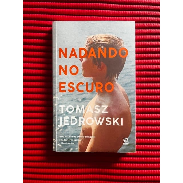 Nadando no escuro  I  Tomasz Jedrowski
