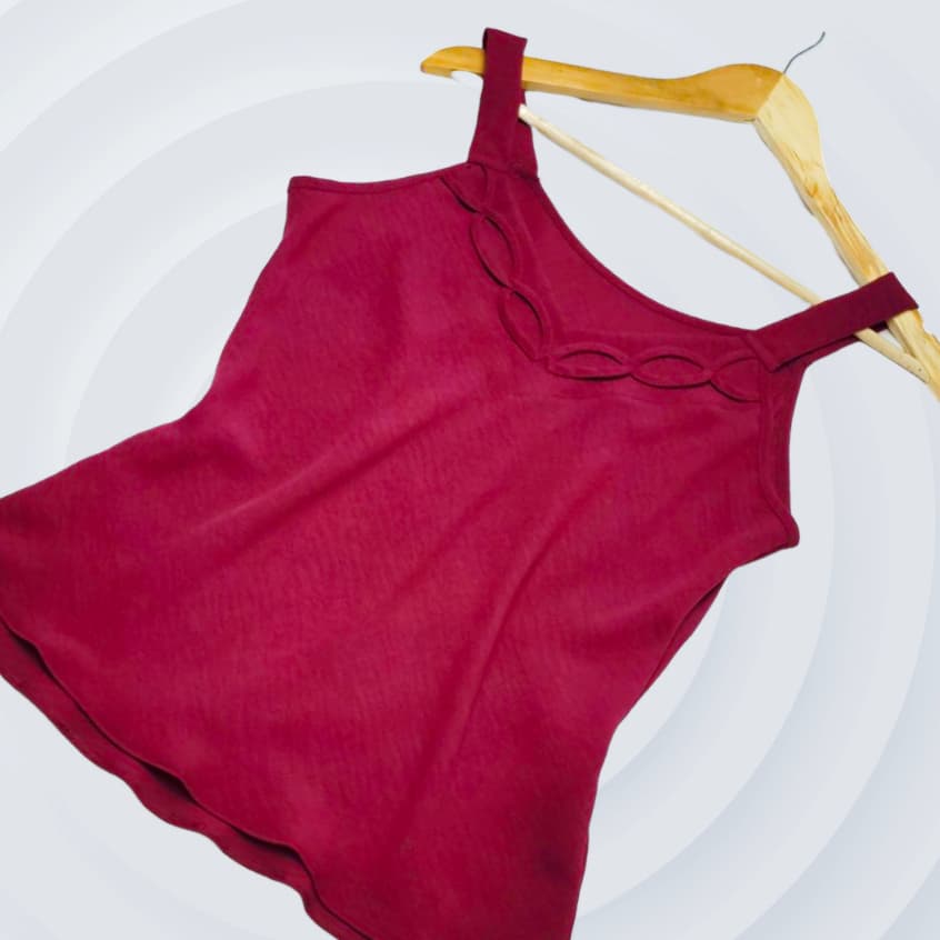 Regata feminina com Detalhe Trançado – Look Fresquinho e Elegante