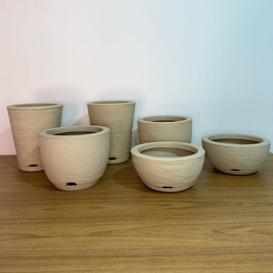 Kit 6 vasos de polietileno para plantas decorativo Com Prato (2ConesN1+ 2 Bojos N1+ 2Bacias N1)