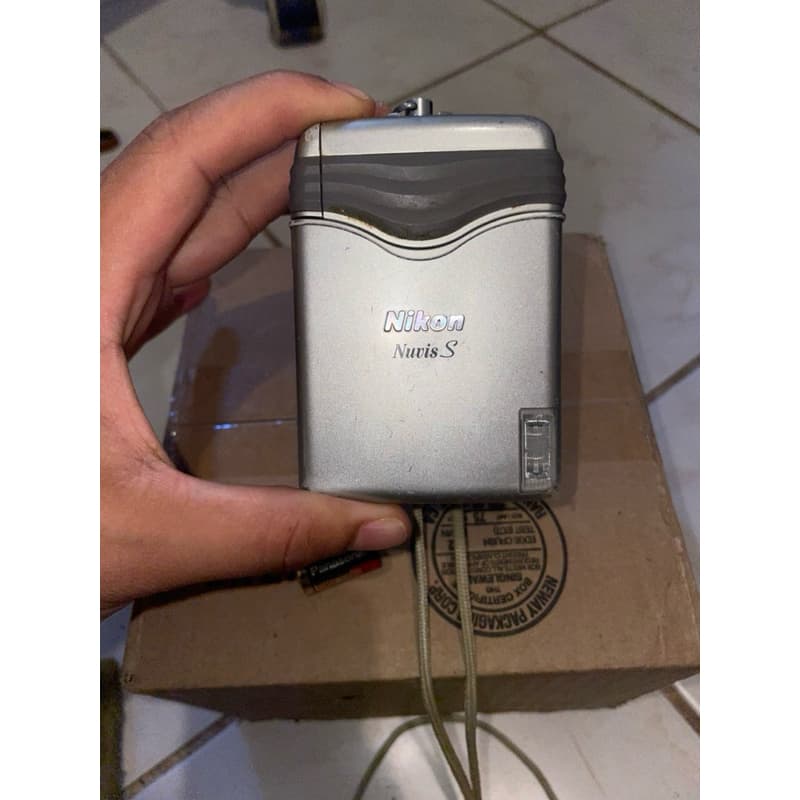 Nikon Nuvis S – Câmera Compacta Analógica APS com Zoom