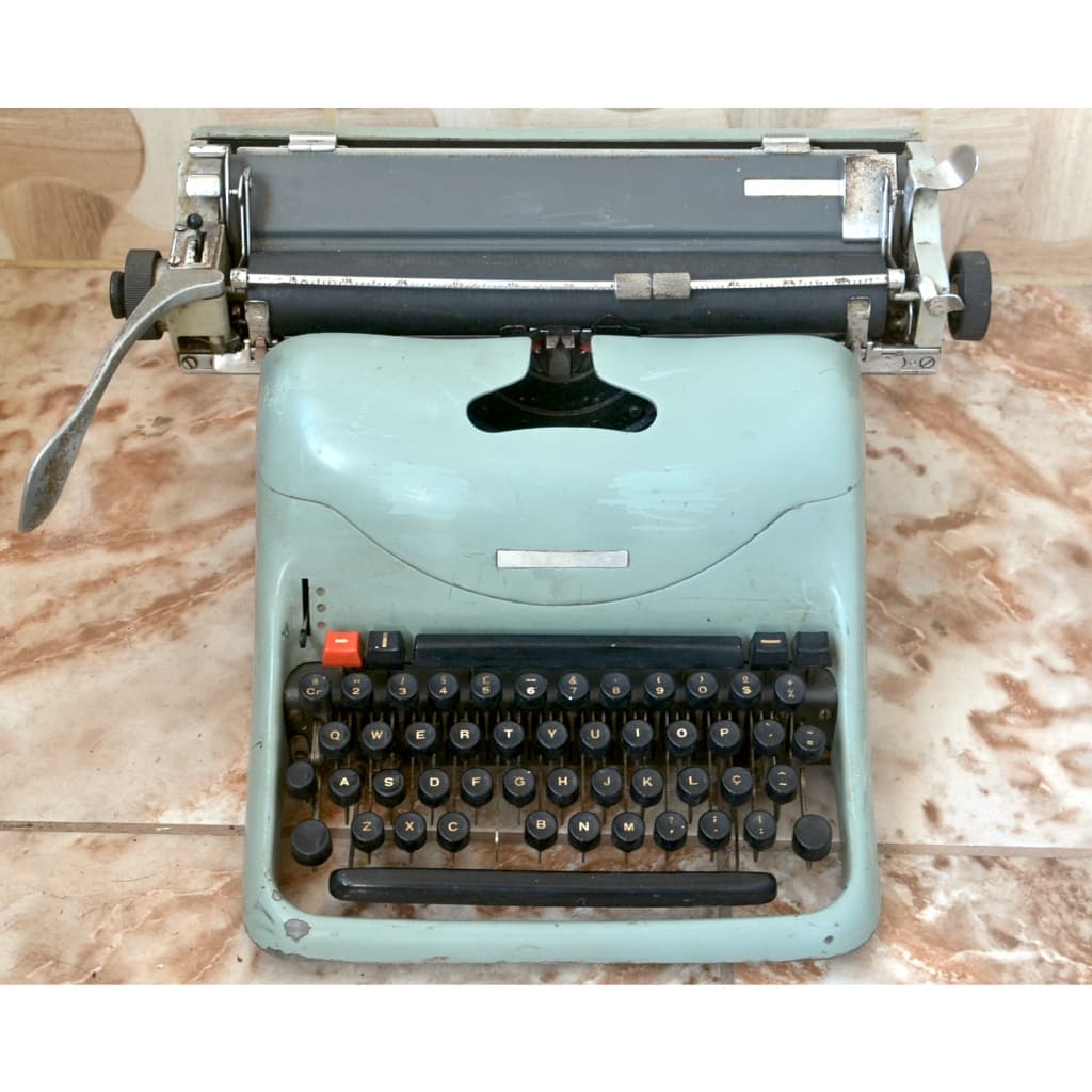 Máquina de Escrever Datilografia Antiga Relíquia R$150