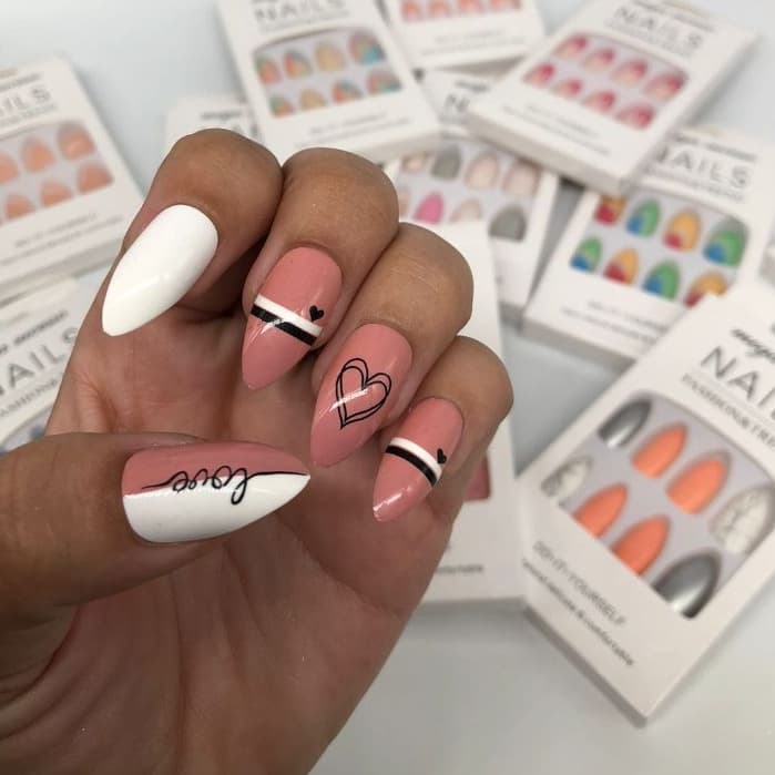 Unhas Postiças Adesivas Decorada Praticidade e Aplicação Rápida / Cor Aleatória - SQ4830