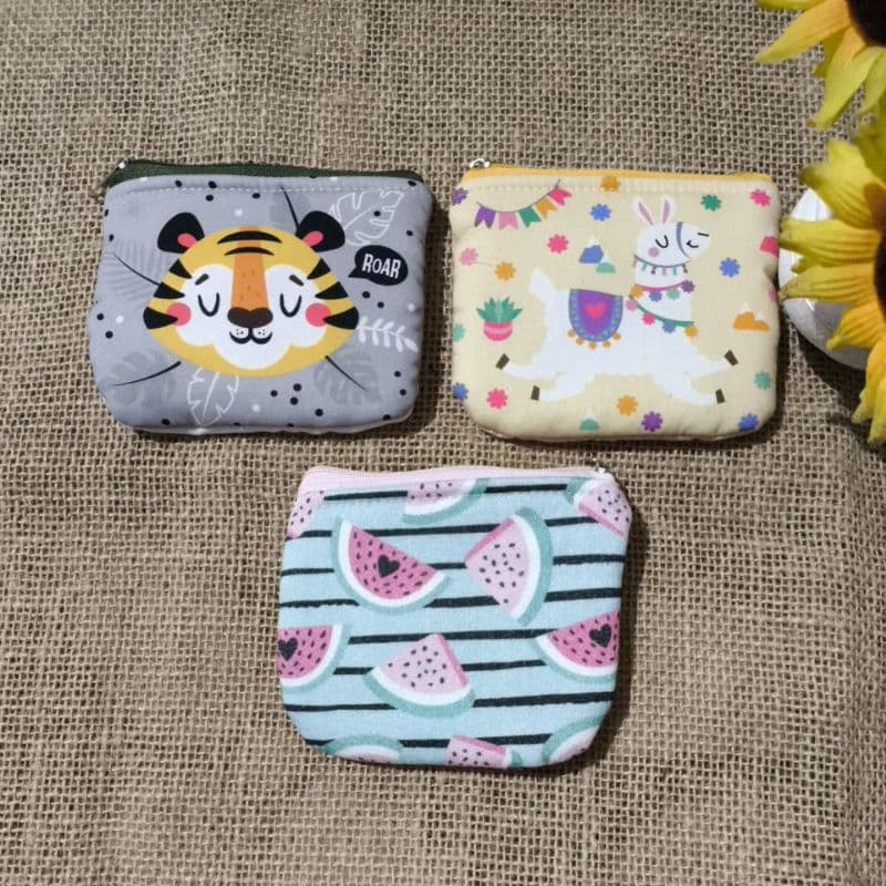 kit 3 bolsinhas tipo carteira multiuso, estampas exclusivas escolhidas pelo vendedor.