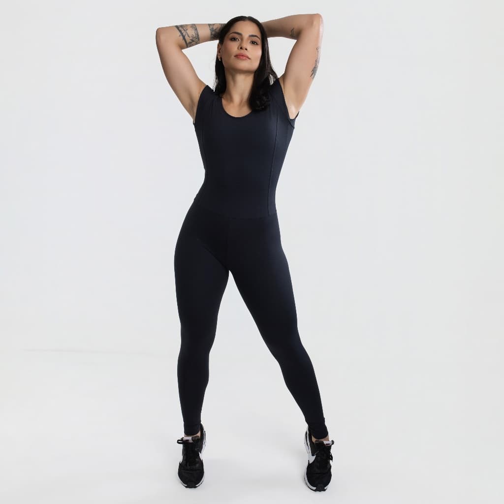 Macacão Premium Preto em Poliamida Com Manga Curta MC225