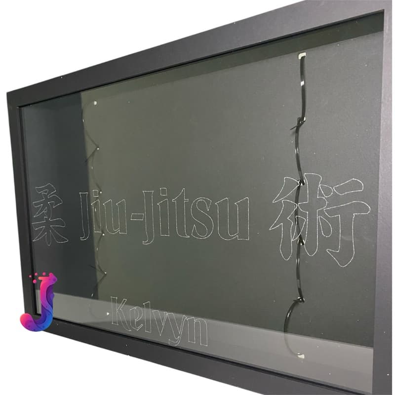 Quadro Porta Faixas Suporte Fechado com Vidro arte marciais Jiu Jitsu Karatê 5 Faixas