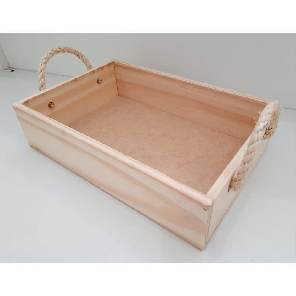 ENVIO IMEDIATO Bandeja Barcelona em madeira Pinus com Alça em corda Sisal - Altura de 7cm