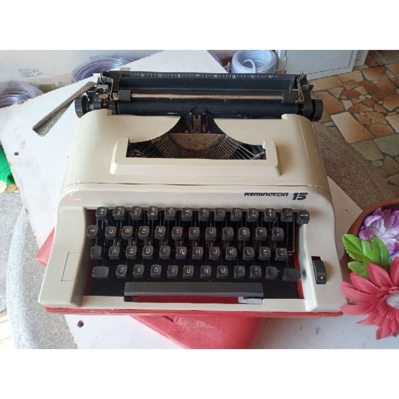 Máquina de escrever Remington 15