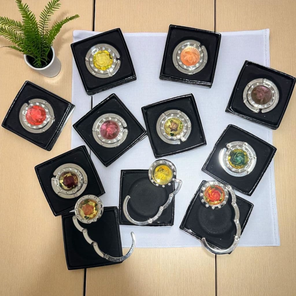 Suporte Gancho Porta Bolsa Dobrável Portátil De Mesa Articulável Com Pedras De Strass