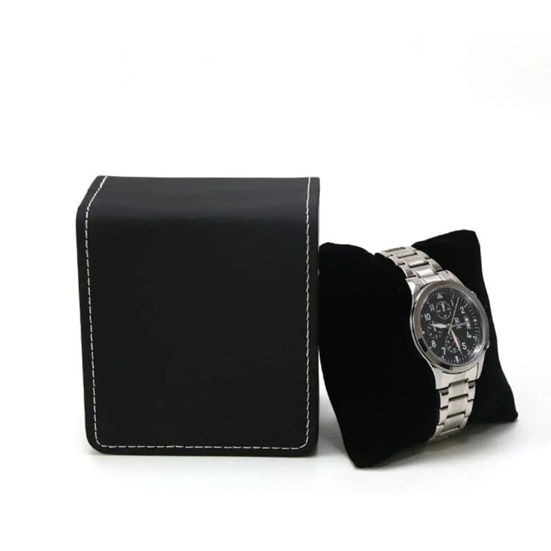 Caixa unitária para relógio em couro sintético.