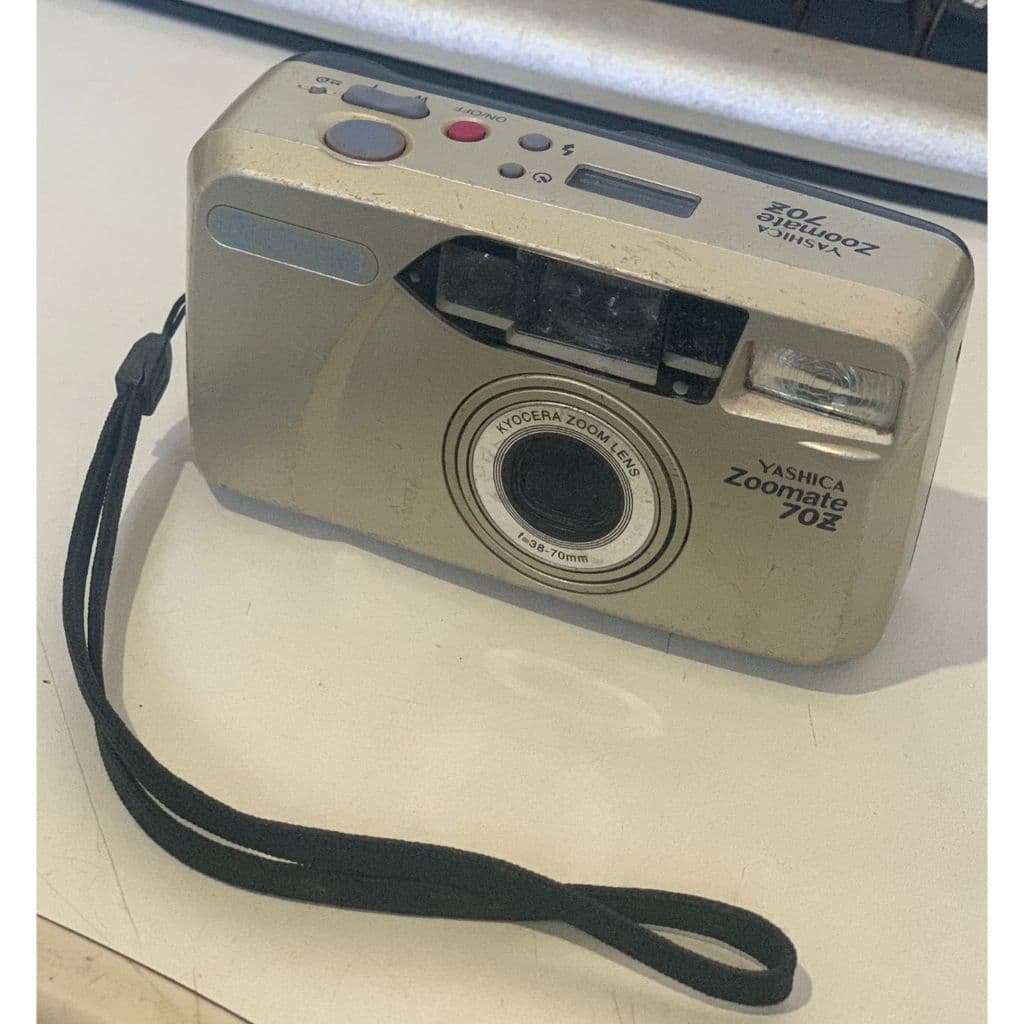 Câmera Yashica Zoomate 70z