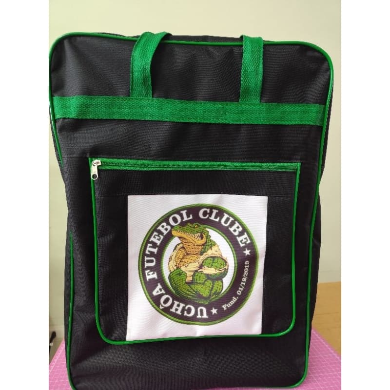 Sacola  fardamento futebol personalizado.,com bolso frontal.