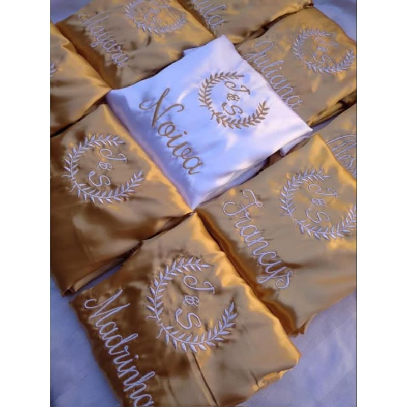 Robe de Cetim personalizado com bordado de brasão
