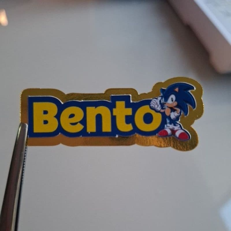 Aplique personalizado com nome e personagem VARIOS TEMAS, com lamicote dourado para lembrancinha de festa, topper.