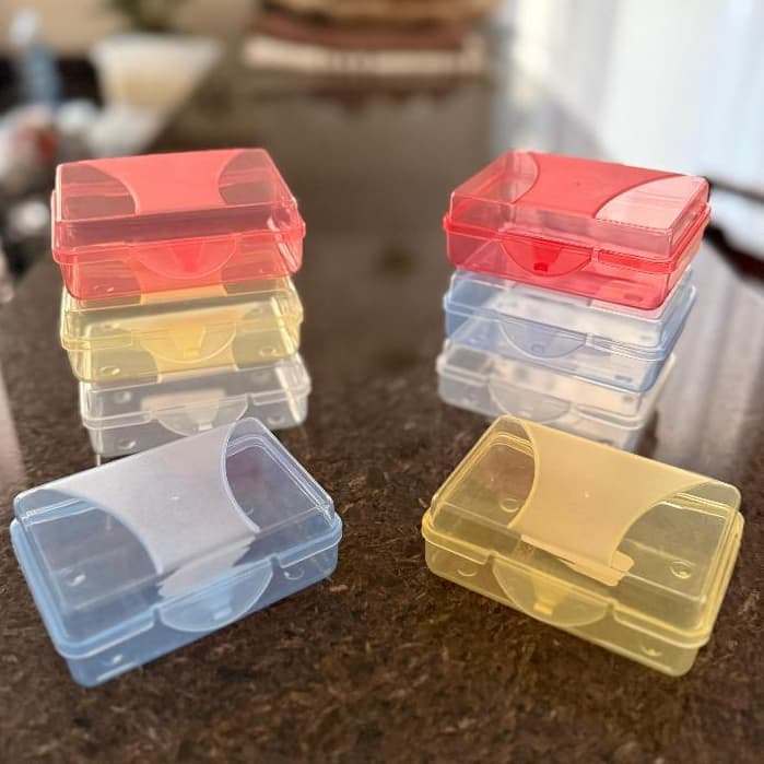 Kit Saboneteira com Tampa e Trava Quadrada Cores Sortidas