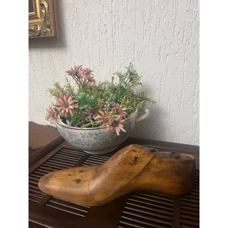 Forma de sapateiro  em madeira  feito s mao antiga e maciça  já restaurado