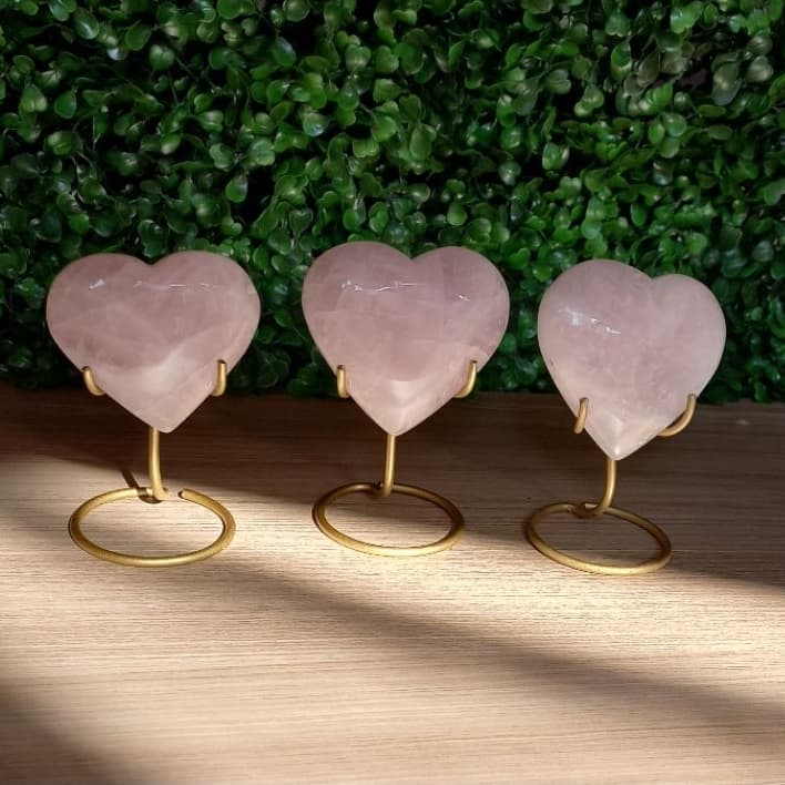 Coração quartzo rosa lapidado - base metálica inclusa- coração de quartzo rosa pedras naturais