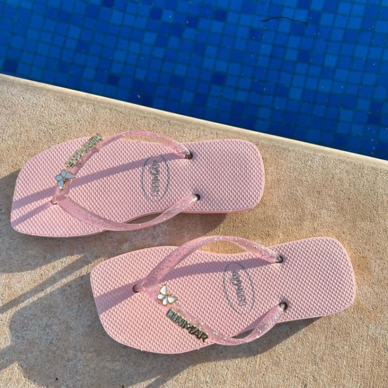 Chinelo Feminino com Aplique Borboleta – Design Charmoso, Leve e Macio para Todas as Ocasiões