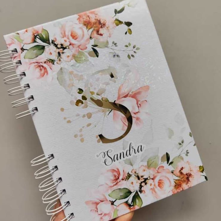Caderno A5 Floral personalizado com inicial e nome Floral Clean