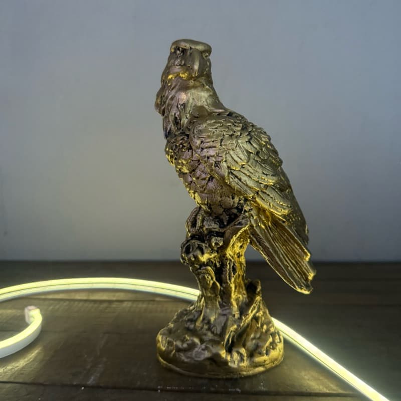 Escultura estatua Decorativa de Águia Gavião Falcão Força Poder Elegância Ambiente Sala Decoração