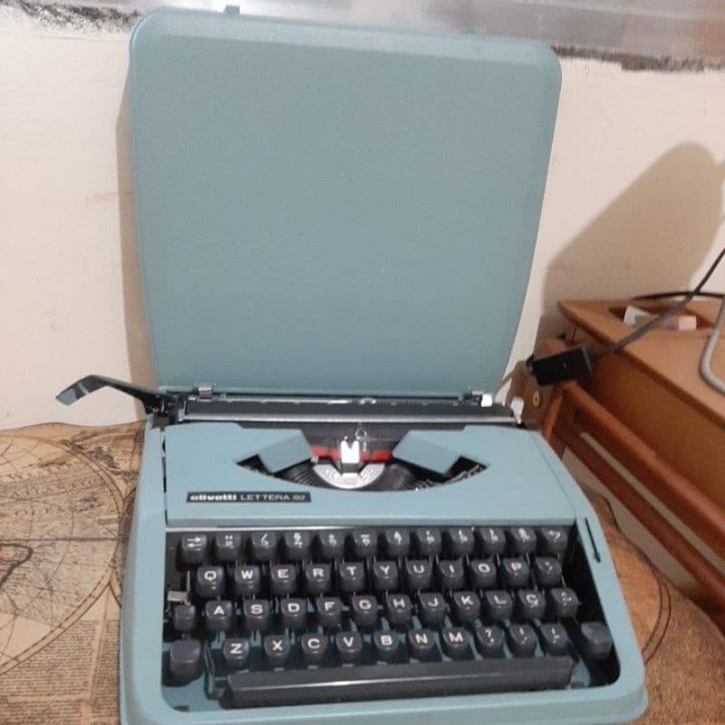 Máquina de escrever Olivetti 82