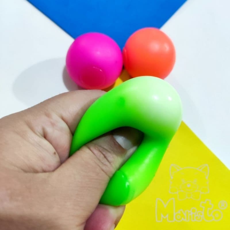 Kit 3 Mini Bolinhas de Apertar Macias que Grudam na Parede Squish