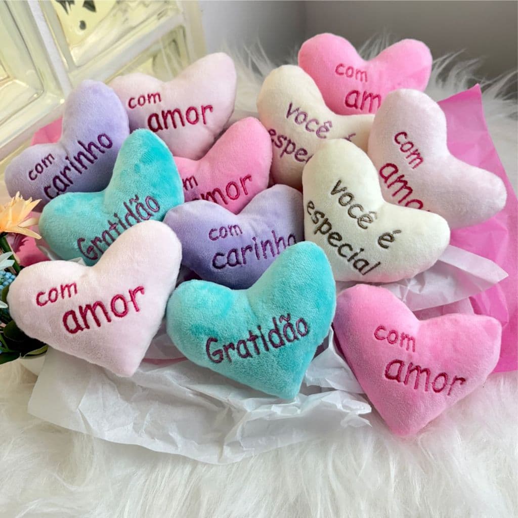 Kit 4/8/12 Coração de Pelúcia Presente Mãe Professoras Namorados Páscoa Bebê Decoração Cestas