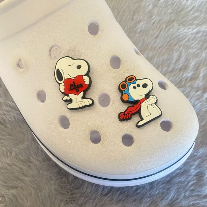 Par ou Unidade  Pins/Bottons Emborrachados Para Babuche - Snoopy