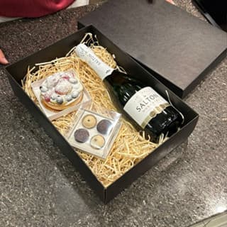 Caixa Presente Embalagem Preta Branca Kraft  -35x24cm (Base) x9cm (Altura) - Presente Embalagens Kit