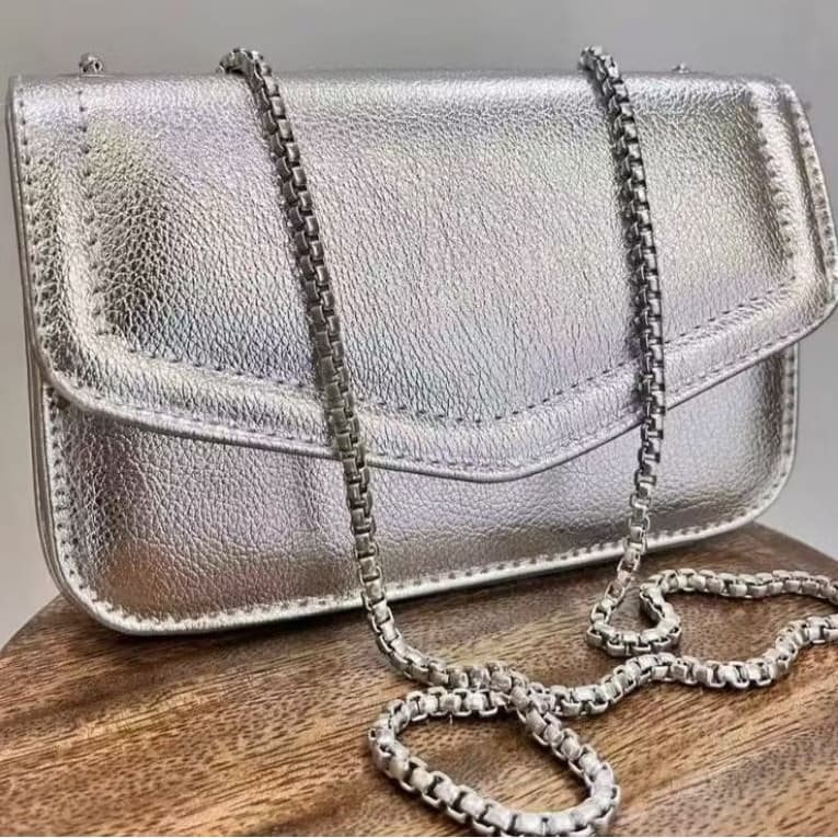 Bolsa Elegante com Alça de Corrente – Sofisticação e Estilo para Todas as Ocasiões!