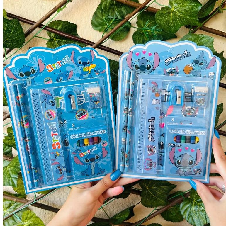 Cartela Stitch 7 Itens Caderninho de Desenho Giz de Cera Apontador 2 Lapis HB e Borracha