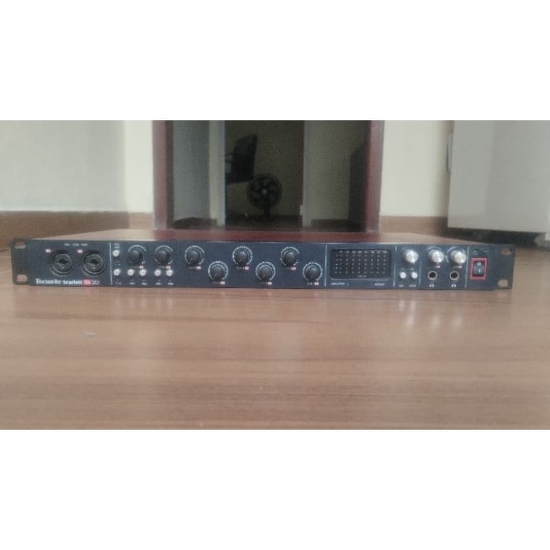 Interface de Áudio Focusrite Scarllet 18i20 1st gen