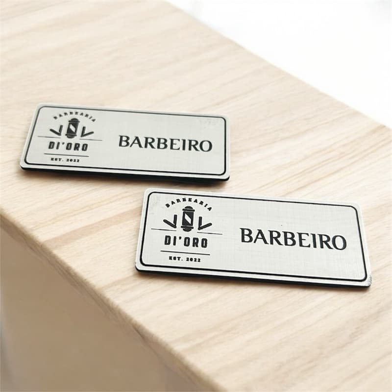 Broche Crachá Personalizado Magnético com Logo Botton em Acrílico para Eventos e Uniformes