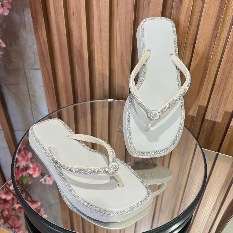 Chinelo feminino NO STRASS Verao 2025