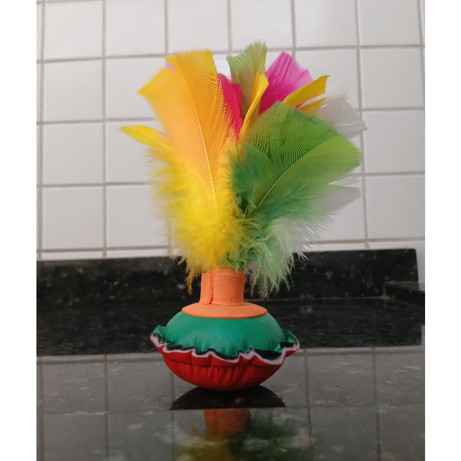 Peteca brinquedo artesanal infantil com penas coloridas