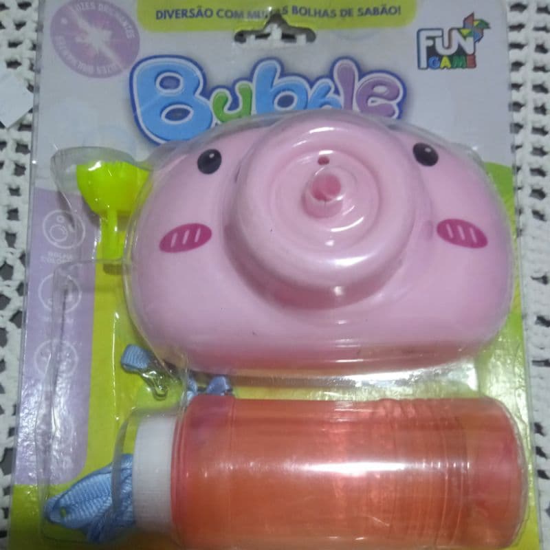 Camera lança bolhas de sabao