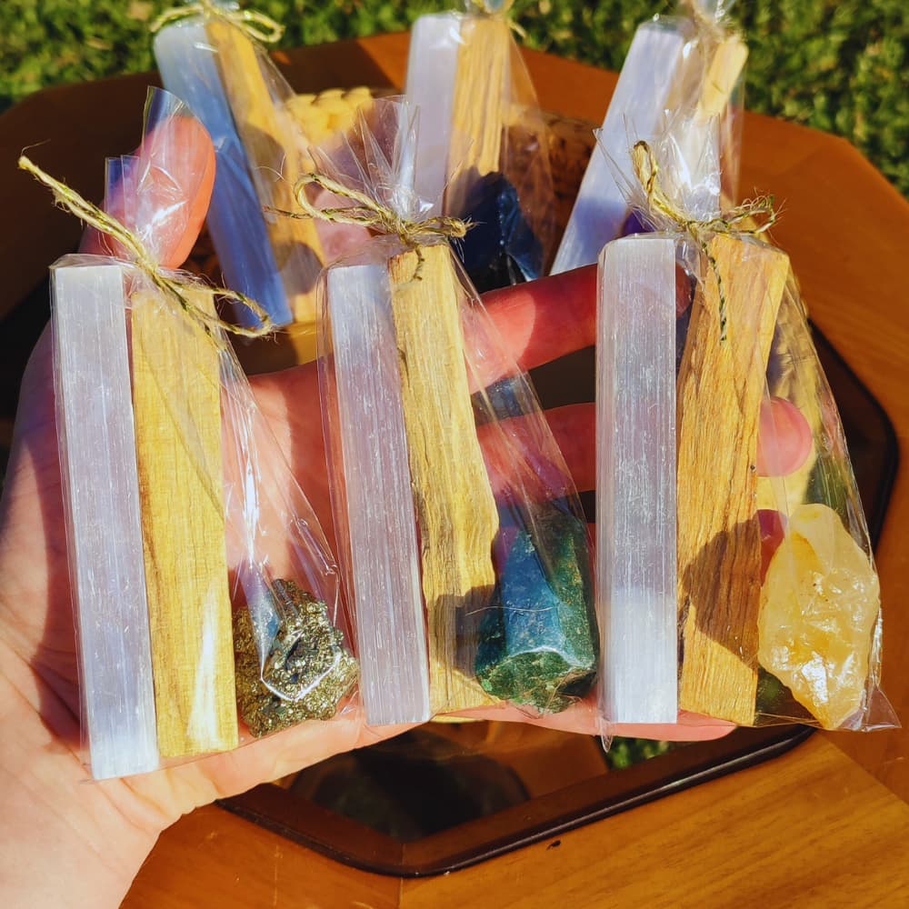 Kit Selenita + Palo Santo + Pedra Natural: Escolha o seu | Obsidiana, Q. Verde, Golden Healer, Q. Rosa, Pirita, Ametista