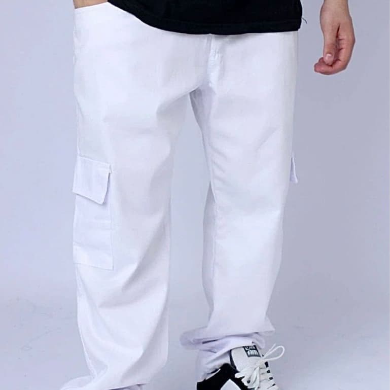calça cargo branca unissex akatista com bolsos